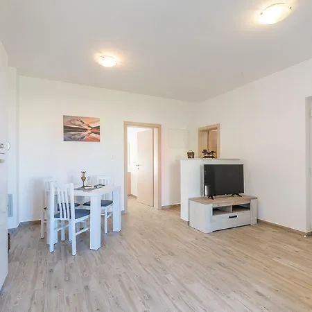 Ujakovic Apartament *