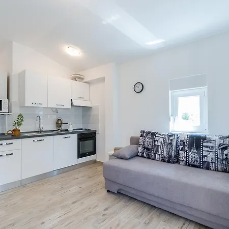 Ujakovic Apartament